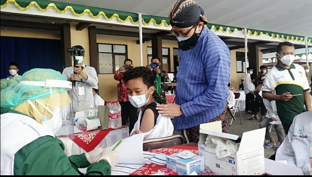 Pemkot dan Baznas Kota Yogya Lakukan Vaksinasi Bagi Kyai dan Santri